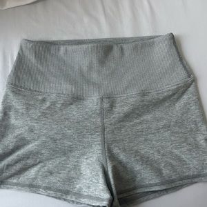 Alo Yoga high rise 3 in shorts